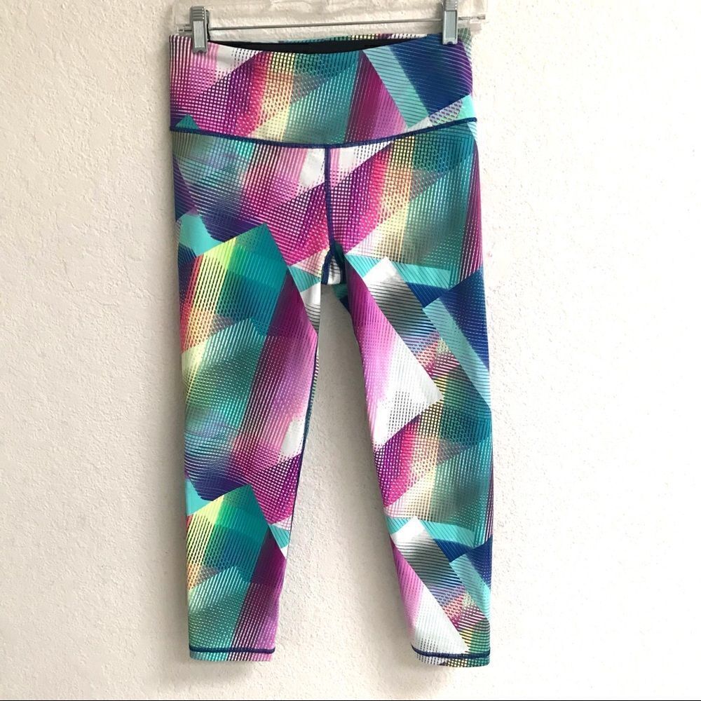 Victoria’s Secret VSX Sport knockout geometric cropped capri leggings S